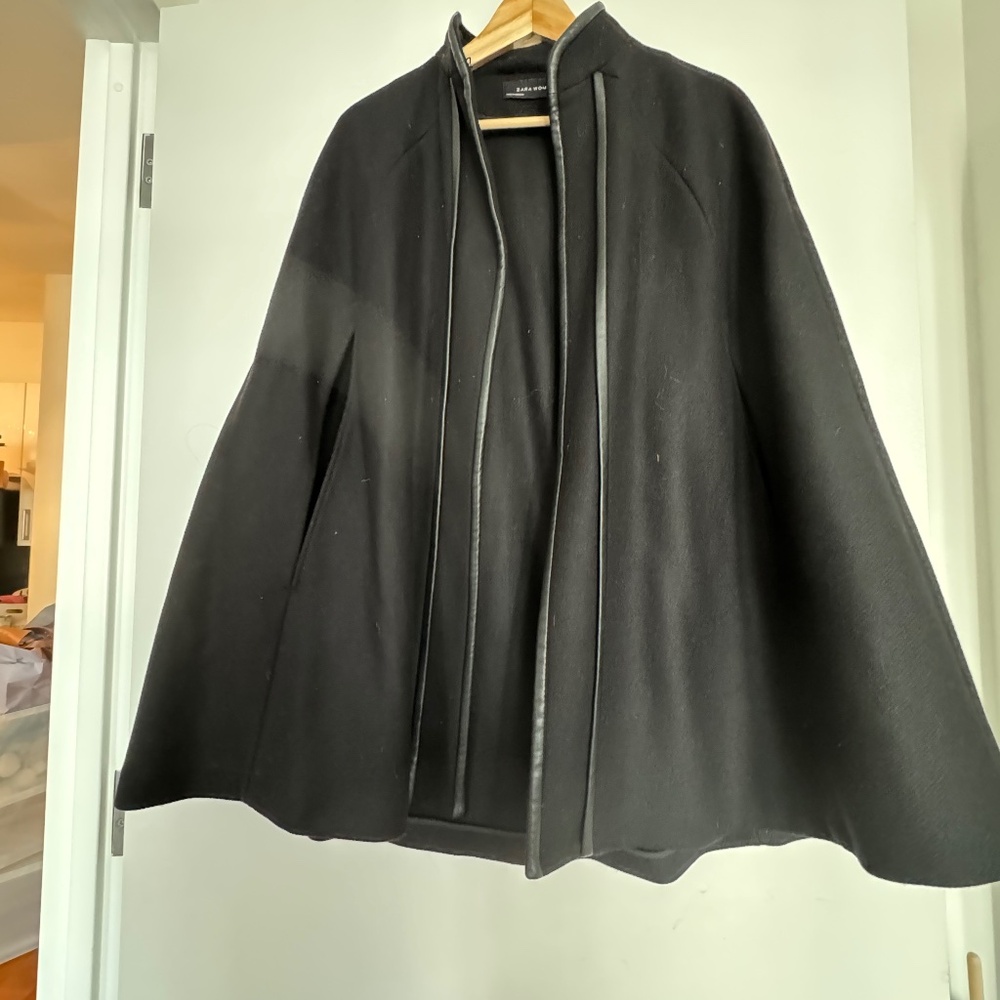 CHIC ZARA CAPE - SIZE M